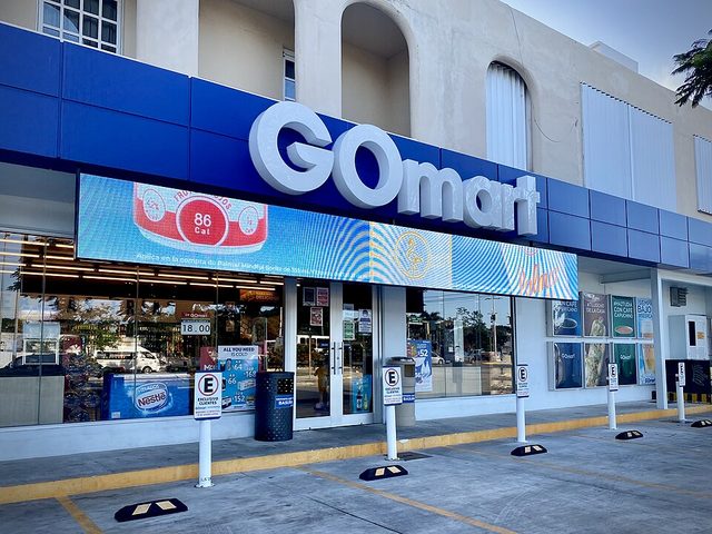 Fachada de una tienda local en Quintana Roo